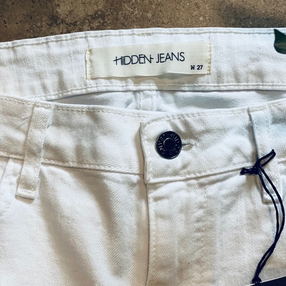 Host Pick 🌟 White Distressed Hidden Jeans - Picture 13 of 16